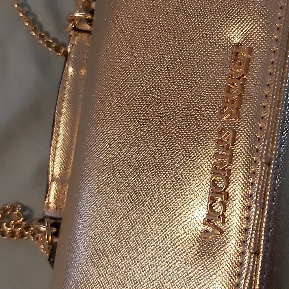 Nwot victoria's secret trifold gold chain pocketbook - Picture 6 of 7